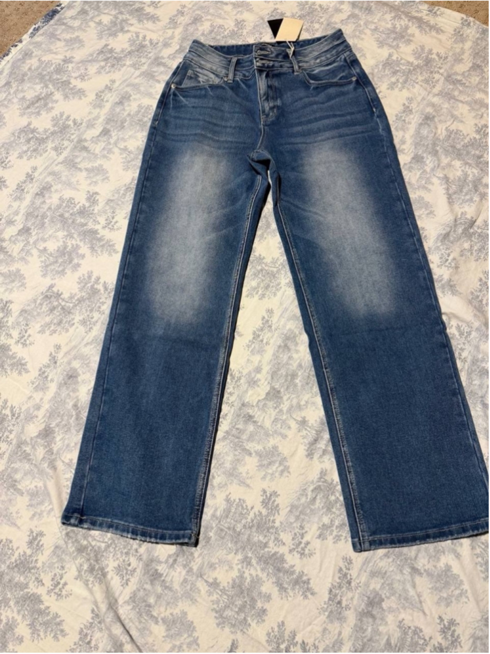 Washed jeans, dual buttons, mid-waist and wide leg L